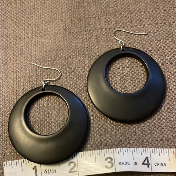 Chic retro 60’s Black Hoop Earrings - Picture 1 of 3